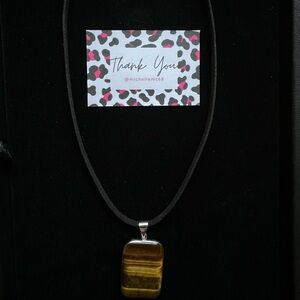 Elegant Brown Pendant Necklace